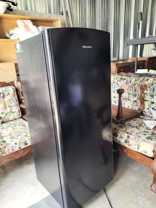 Hisense Black R600a Cyclopentane Fridge Freezer