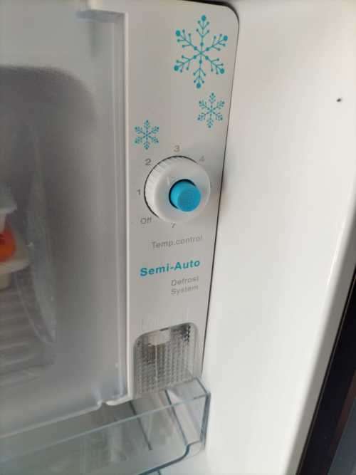 Hisense Black R600a Cyclopentane Fridge Freezer