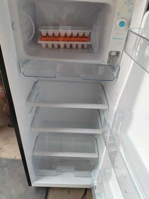 Hisense Black R600a Cyclopentane Fridge Freezer