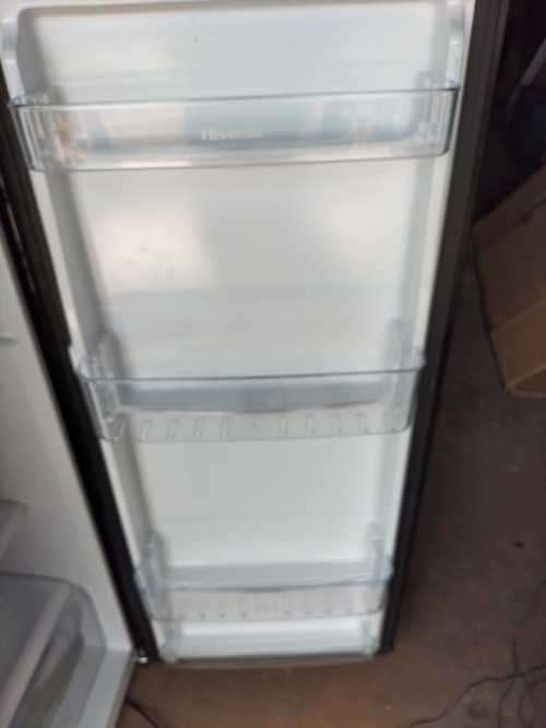 Hisense Black R600a Cyclopentane Fridge Freezer