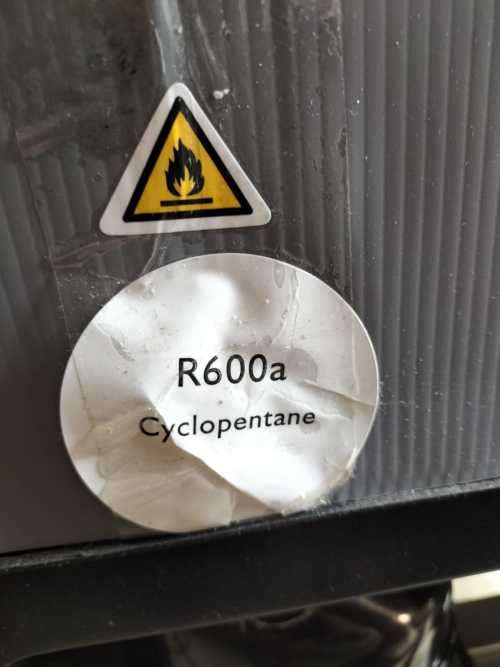Hisense Black R600a Cyclopentane Fridge Freezer