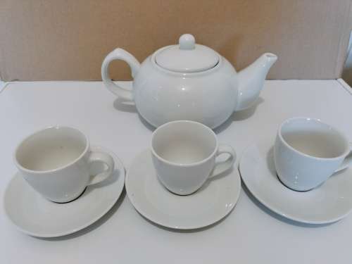 Concept Living Tea Pot with Three Cups and Saucers