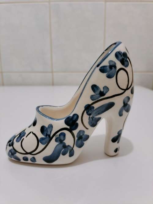 Magnificent Hand Painted Porcelain Shoe (5 of 6)