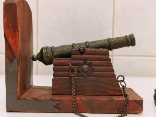 Set of 2 Vintage Cast Iron and Wood Canon Bookends