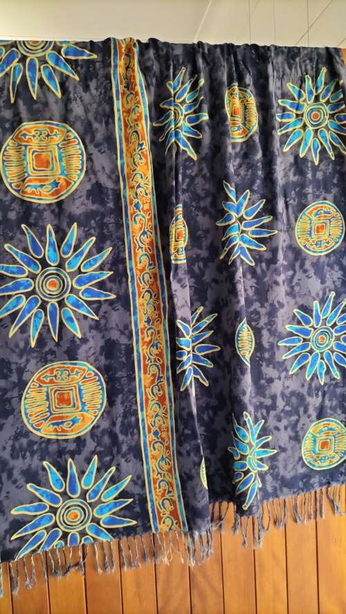 Stunningly Beautiful Half Body Sarong Wrap - 110cm x 160cm ( 3 of 4 )
