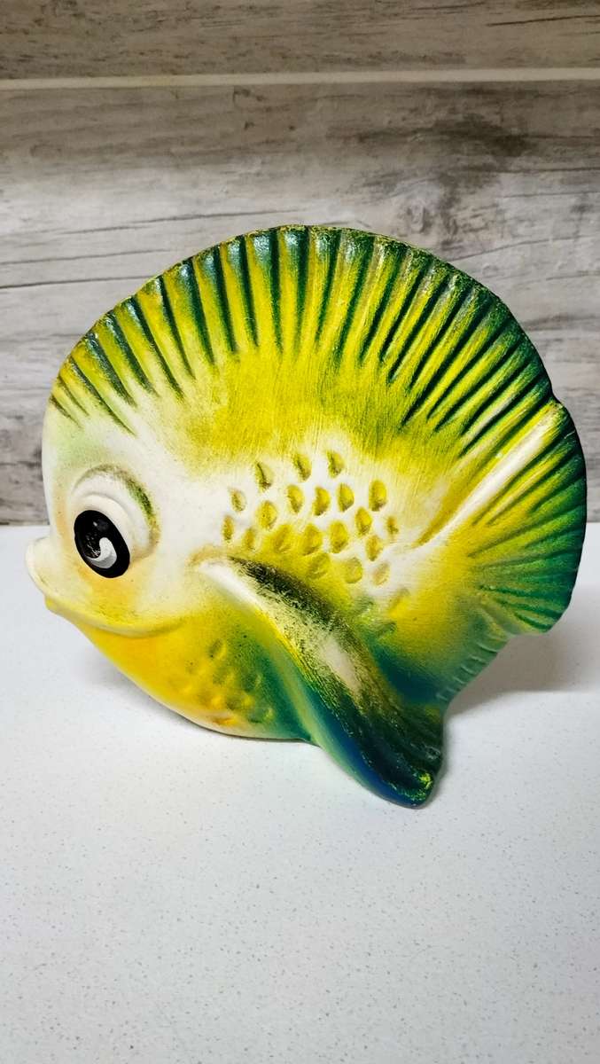 Beautiful Hand Painted Ceramic Fish (1 Of 2)
