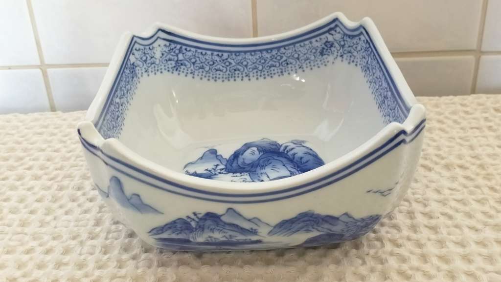 Magnificent Glazed Porcelain Square Container (1 Of 2)