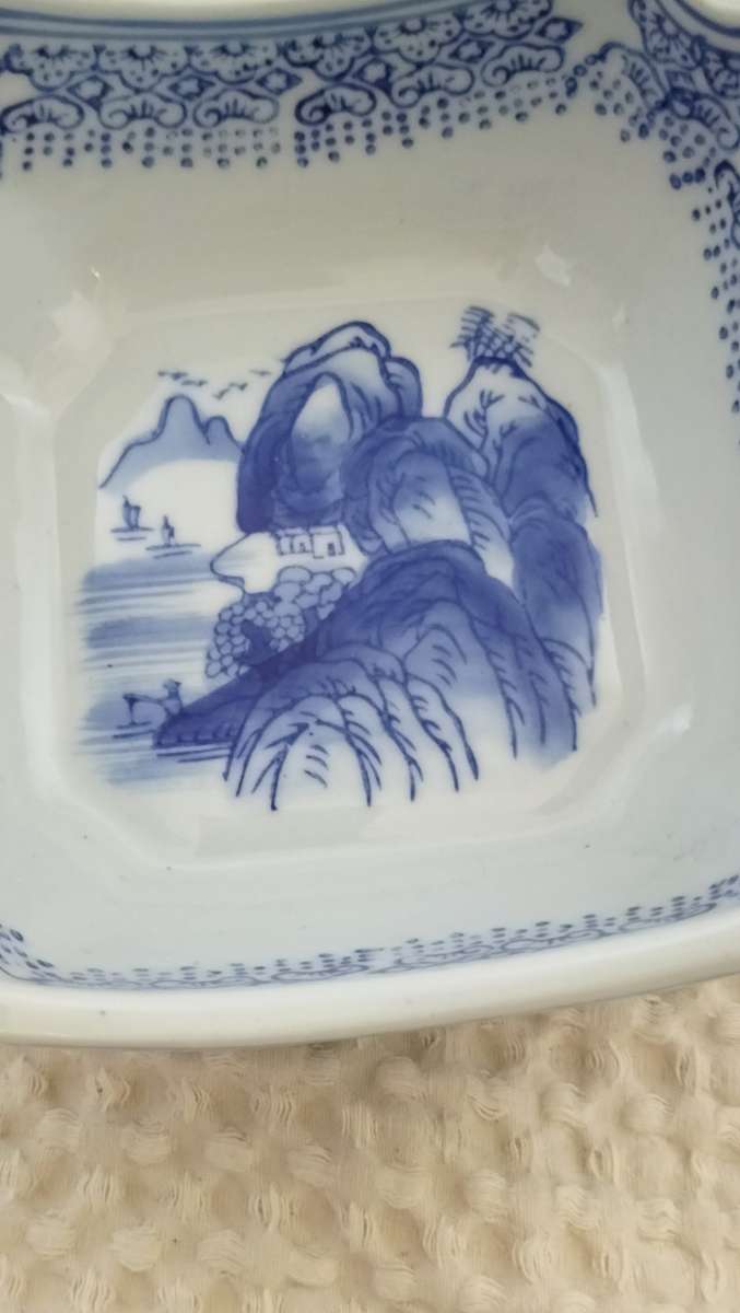 Magnificent Glazed Porcelain Square Container (2 Of 2)