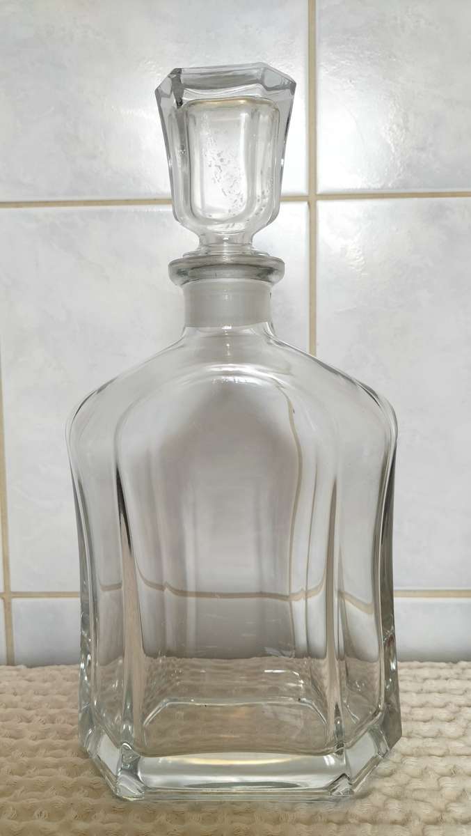 A Magnificent 1.3 kg Thick Glass Brandy Decanter (1 Of 3)