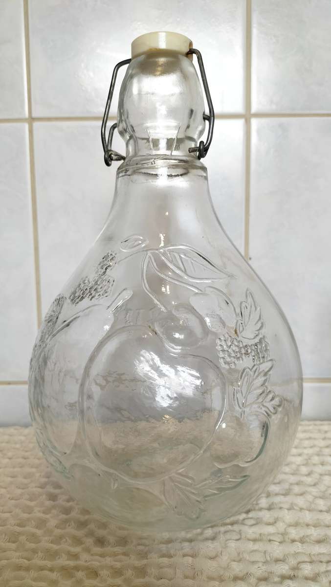 Vintage 2 Quarts Glass Wine Decanter (3 Of 3)
