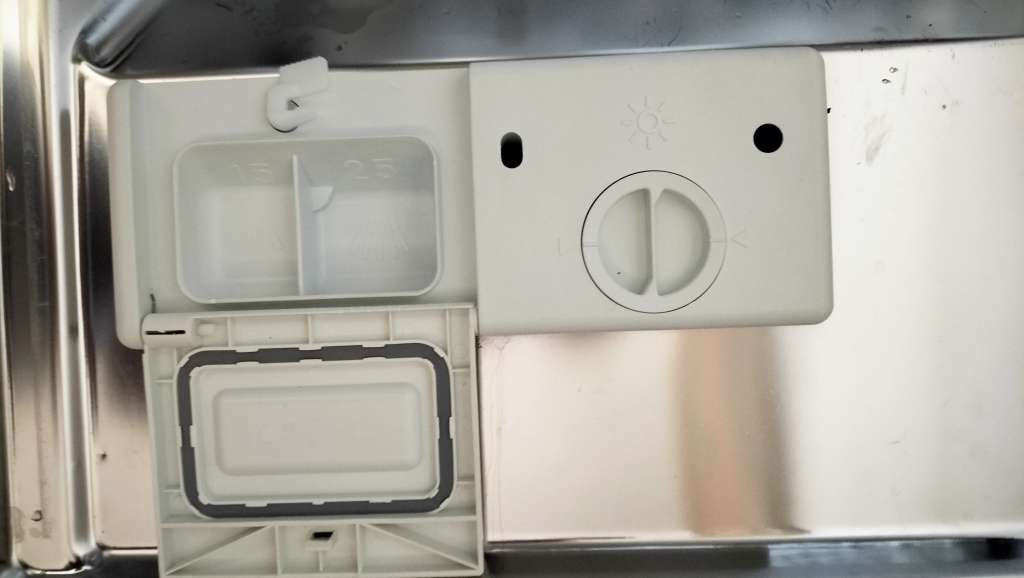 Fully Functioning LG Dishwasher - 20 Plate - Model LD/12AW5  (Collection Only)