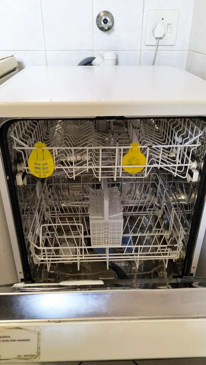 Fully Functioning LG Dishwasher - 20 Plate - Model LD/12AW5  (Collection Only)