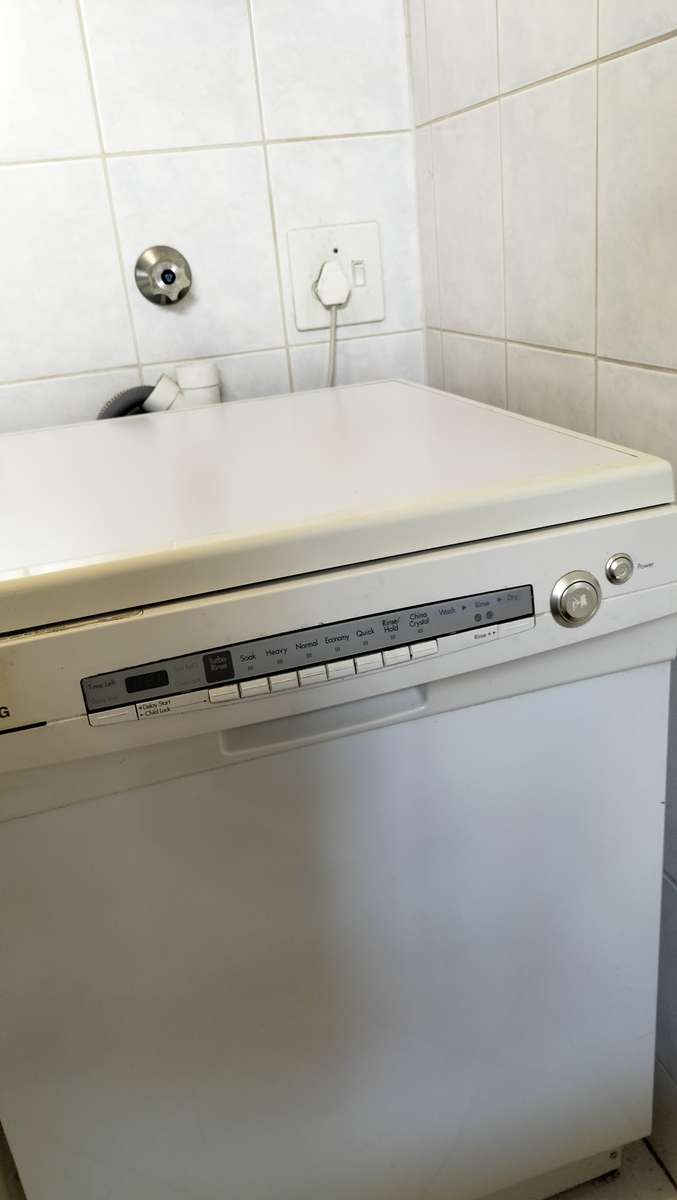 Fully Functioning LG Dishwasher - 20 Plate - Model LD/12AW5  (Collection Only)