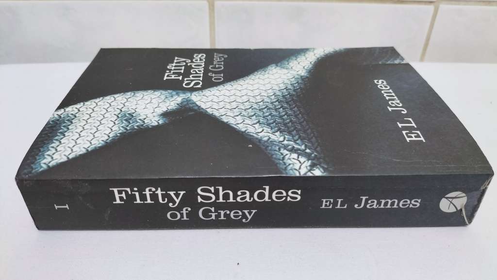 EL James - Fifty Shades Of Grey - Paperback