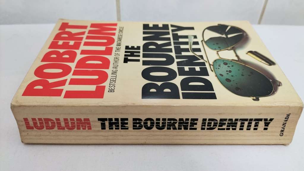 Robert Ludlum - The Bourne Identity - Paperback