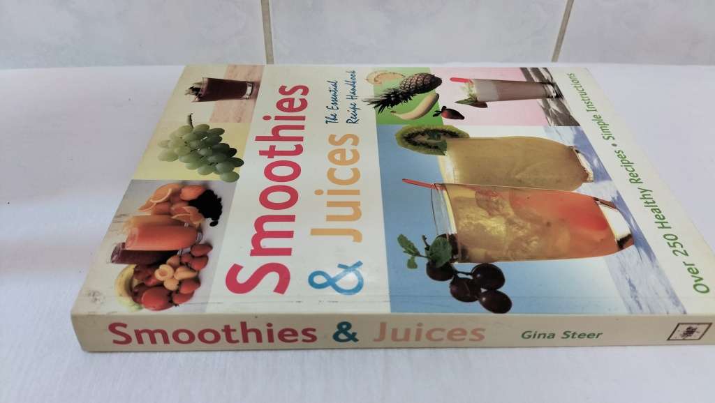 Smoothies & Juices - The Essential Recipe Handbook - Paperback