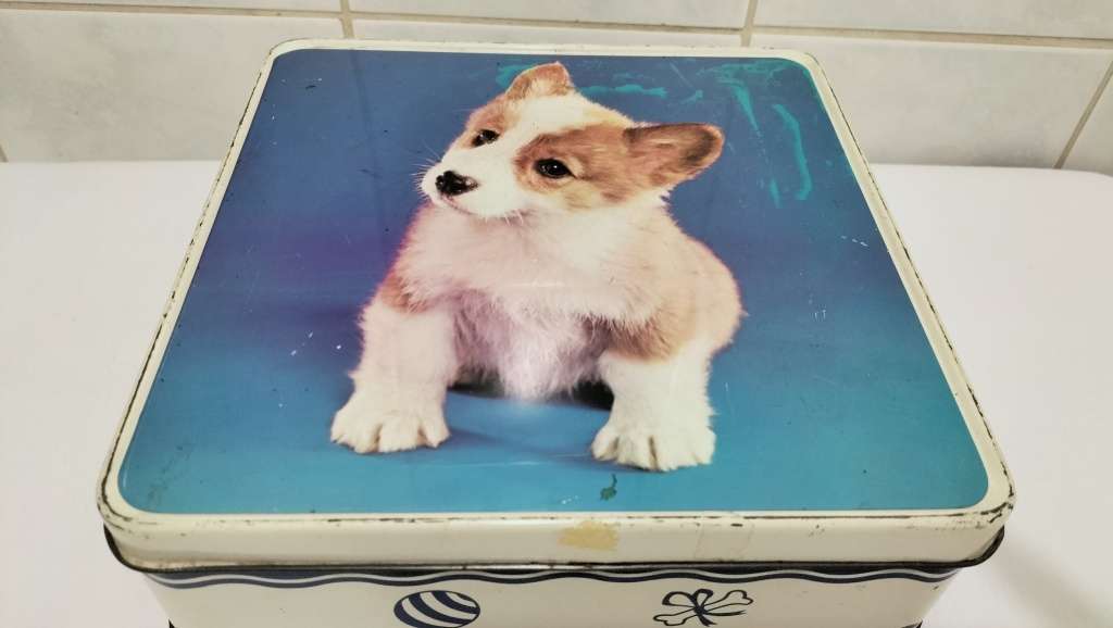 A Stunning Old Bakers LTD Tin With Lid