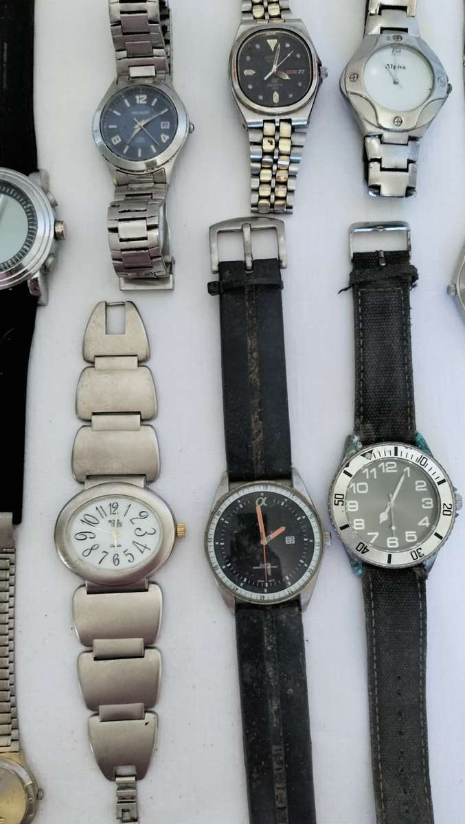 A Collection of 23 Men`s Watches. READ DESCRIPTION