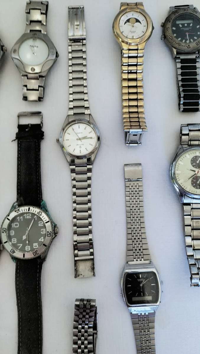 A Collection of 23 Men`s Watches. READ DESCRIPTION