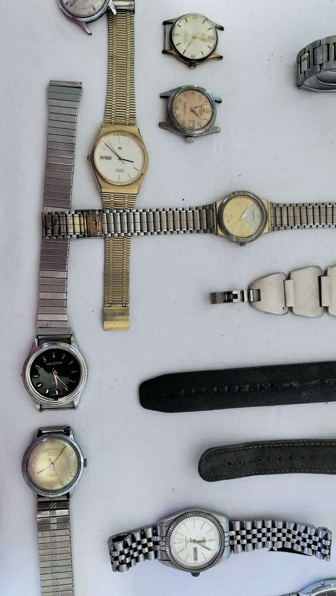 A Collection of 23 Men`s Watches. READ DESCRIPTION