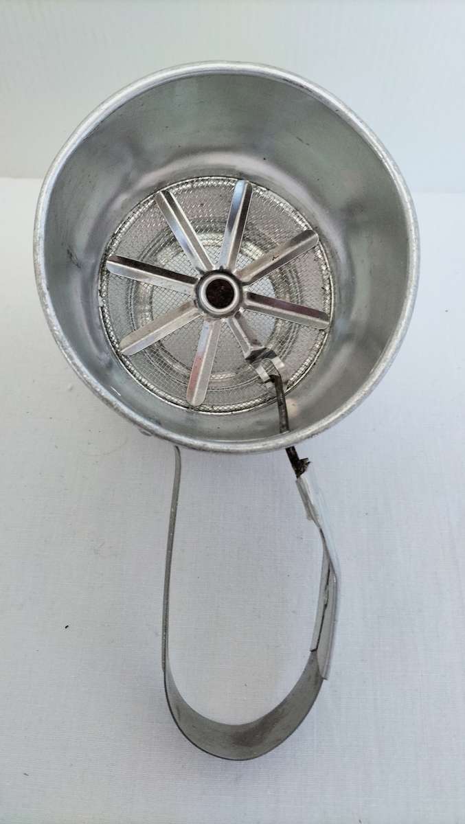 A Vintage Aluminum Flour Sifter. Works