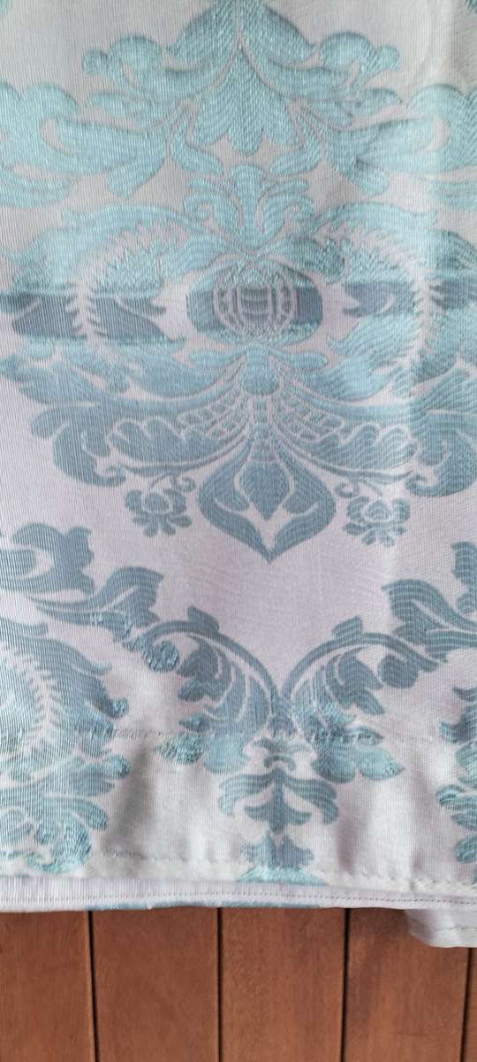 Set of 2 Stunning Quality Curtains