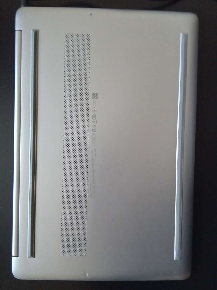 HP Laptop 15s-EQ2015NI Ryzen 7 5700u 8GB RAM 512GB SSD