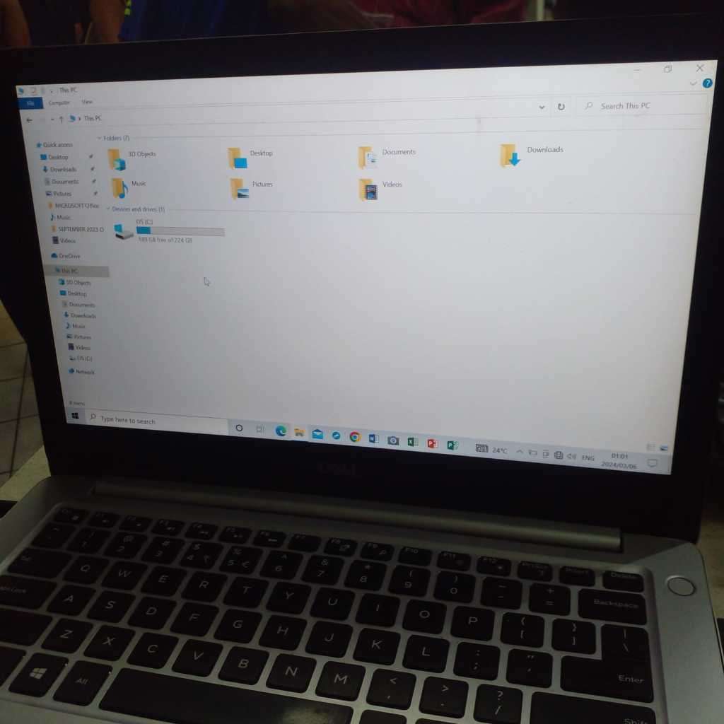 Dell Inspiron 7370 Intel Core i7-8550U 13.3inch  8GB RAM 256GB SSD