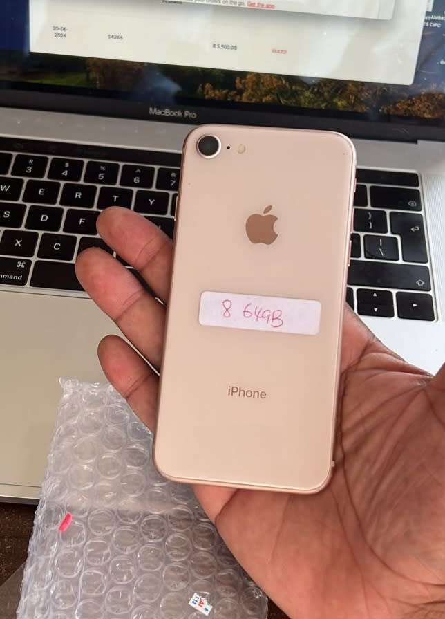 Apple iPhone 8 64GB - Gold