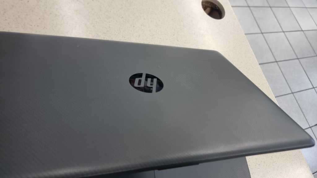 HP 250 G8 Laptop - i5-1035G1 8GB RAM 1TB HDD