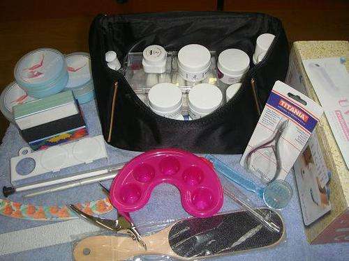 PEDICURE, MANICUR, GEL AND ACRYLIC ALL IN ONE NAIL SYSTEM TRAINNING KIT
