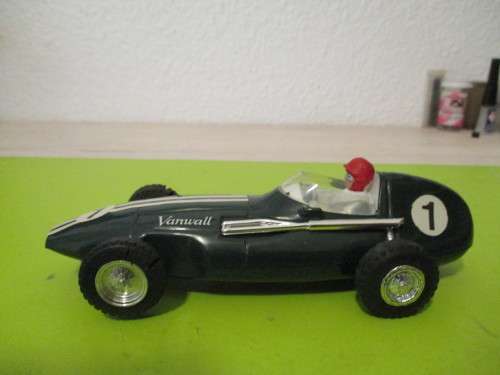 1/32 SCALE HORNBY SLOT CAR VANWALL
