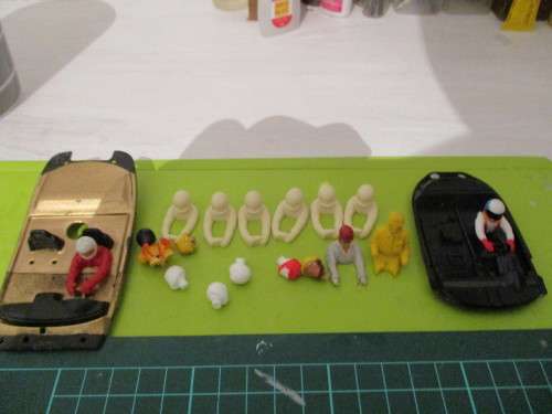 1/32 SCALE SLOT CAR DRIVERS,HEADS AND INTERIORS