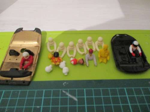 1/32 SCALE SLOT CAR DRIVERS,HEADS AND INTERIORS