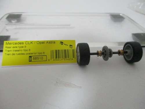 1/32 SCALE SCX SLOT CAR REAR AXLE FOR MERCEDES SLK AND OPEL ASTRA