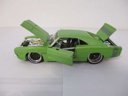 1/24 SCALE MAISTO DIE CAST 69 DODGE CHARGER (1 MIRROR MISSING)