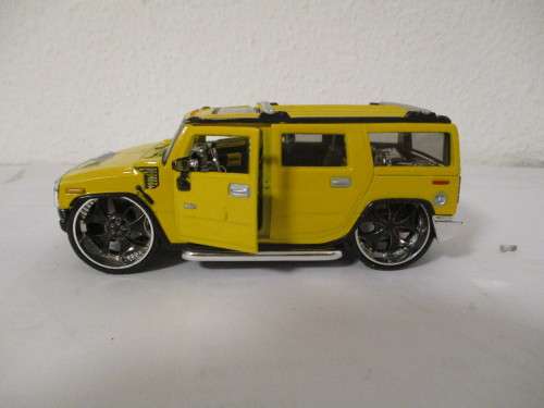 1/32 SCALE BURAGO DIE CAST HUMMER