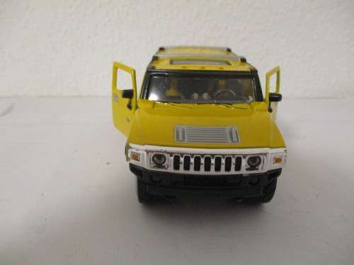 1/32 SCALE BURAGO DIE CAST HUMMER