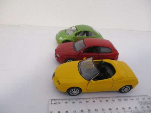 1/32 SCALE DIE CAST CARS BEETLE(KINSMART) AND 2X ALFAS