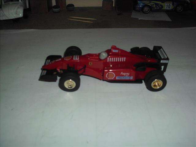 1:32 SCALE SLOT CAR - HORNBY F1 FERRARI