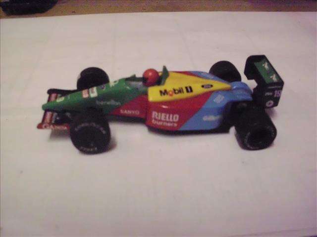 1:32 SCALE SLOT CAR - SCALEXTRIC F1 BENETTON