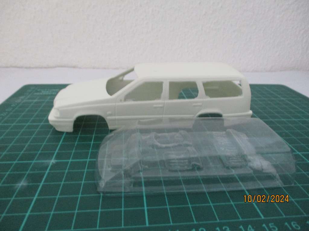 1/32 SCALE RESIN SLOT CAR BODY VOLVO 850 WAGON