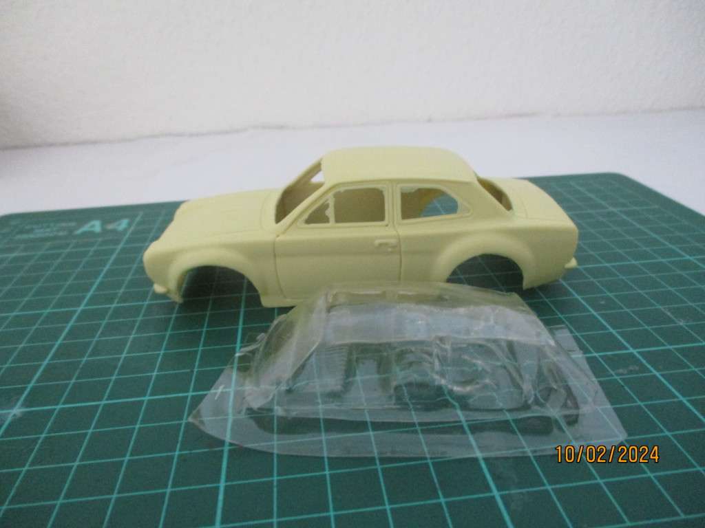 1/32 SCALE RESIN SLOT CAR BODY FORD ESCORT MK1