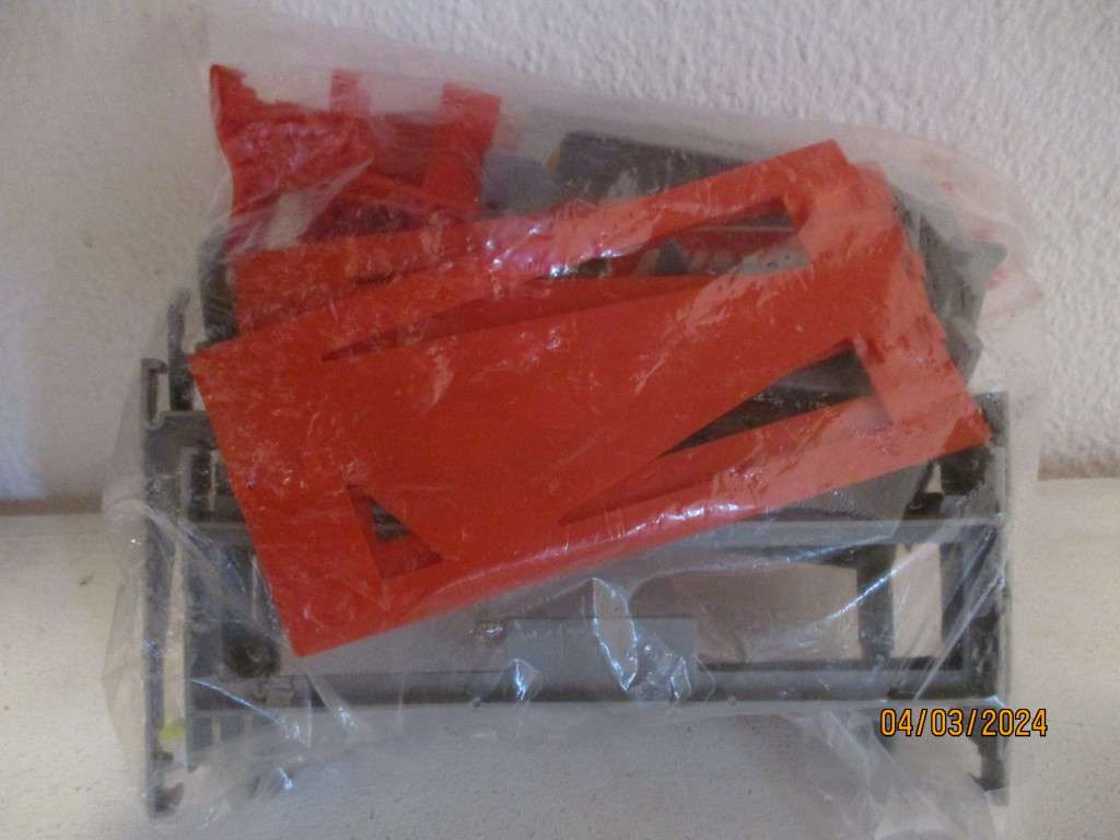 1/32 SCALE NINCO BRIDGE SUPPORTS AND 3 BARRIERS