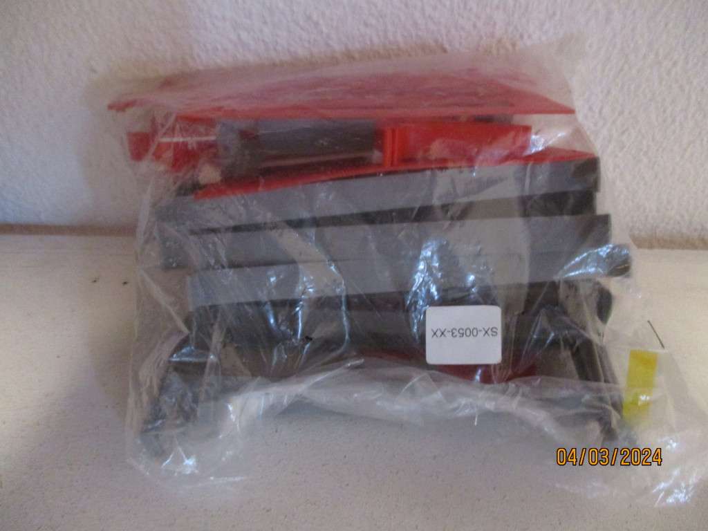 1/32 SCALE NINCO BRIDGE SUPPORTS AND 3 BARRIERS