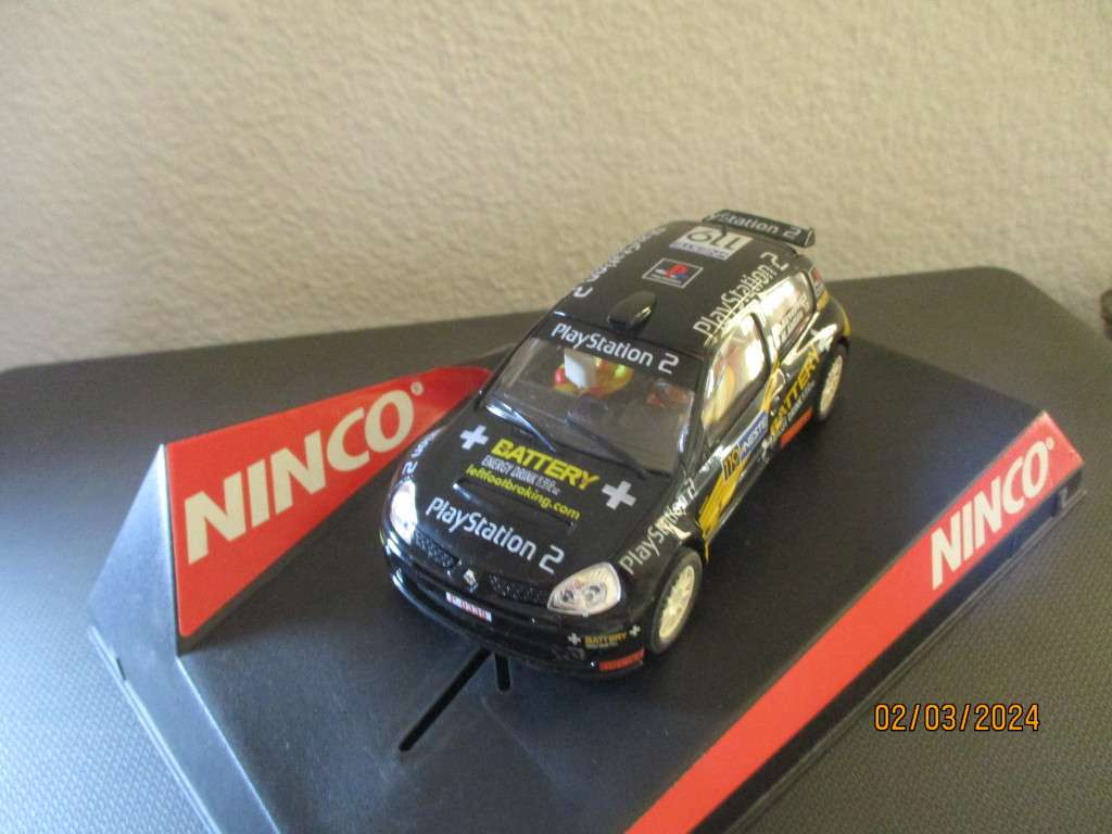1/32 SCALE NINCO SLOT CAR RENO CLIO (PLAYSTATION 2)