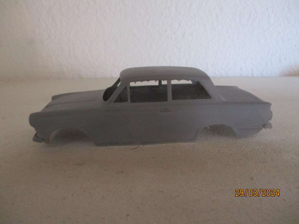 1/32 SCALE RESIN SLOT BODY CORTINA MK1
