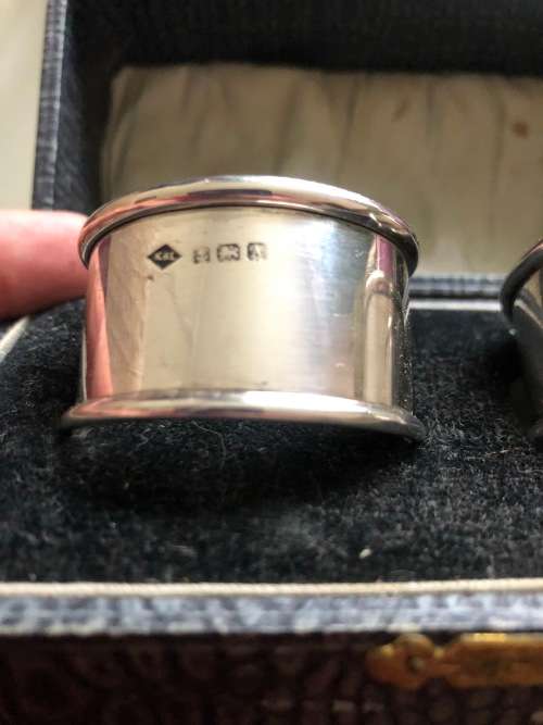 2 X SOLID SILVER NAPKIN/SERVIETTE RINGS HALLMARKED  BIRMINGHAM c1925 IN ORIGINAL BOX