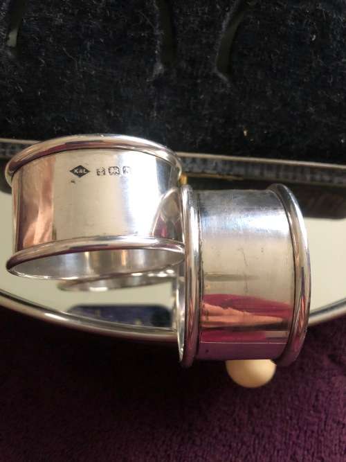 2 X SOLID SILVER NAPKIN/SERVIETTE RINGS HALLMARKED  BIRMINGHAM c1925 IN ORIGINAL BOX