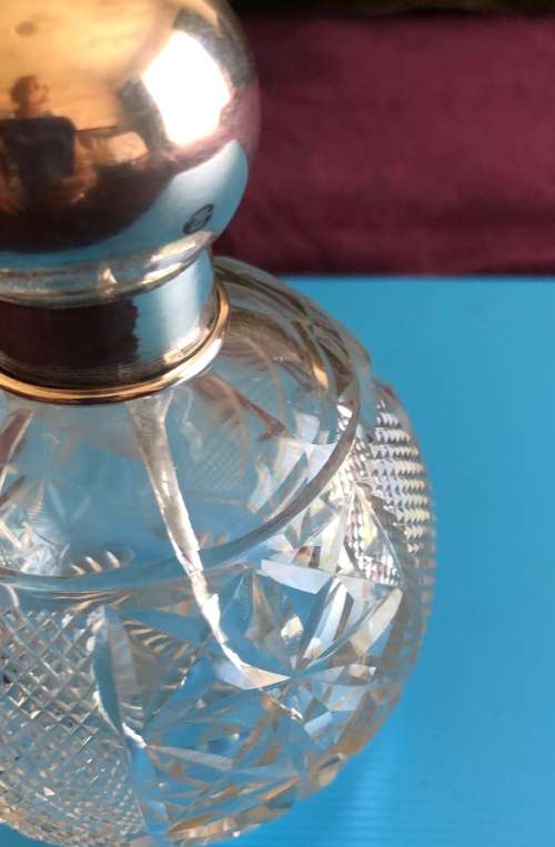 ANTIQUE SILVER TOP CRYSTAL PERFUME BOTTLE WITH ORIGINAL STOPPER c1918 LONDON